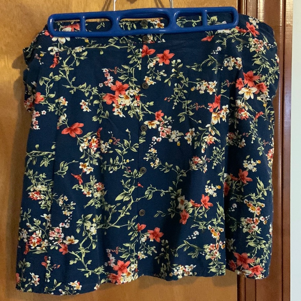 Xhilaration skirt size XL navy blue with flowers 💥SALE💥